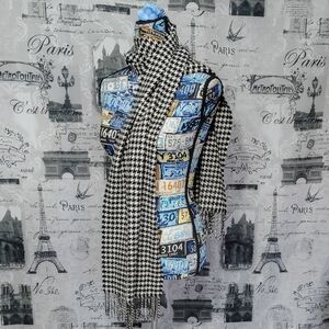 Chic Houndstooth Scarf in Black and White